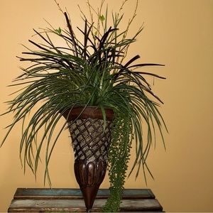 Floral Wall Sconce in Metal Wall Planter (1)A